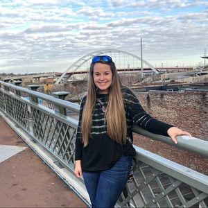 Meet your Posher, Danielle